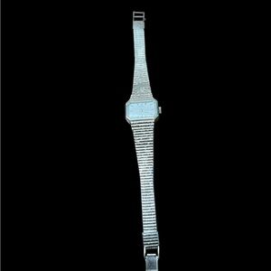 Seiko Women's petite Silver Tone Octagon Dial Bracelet Watch 159